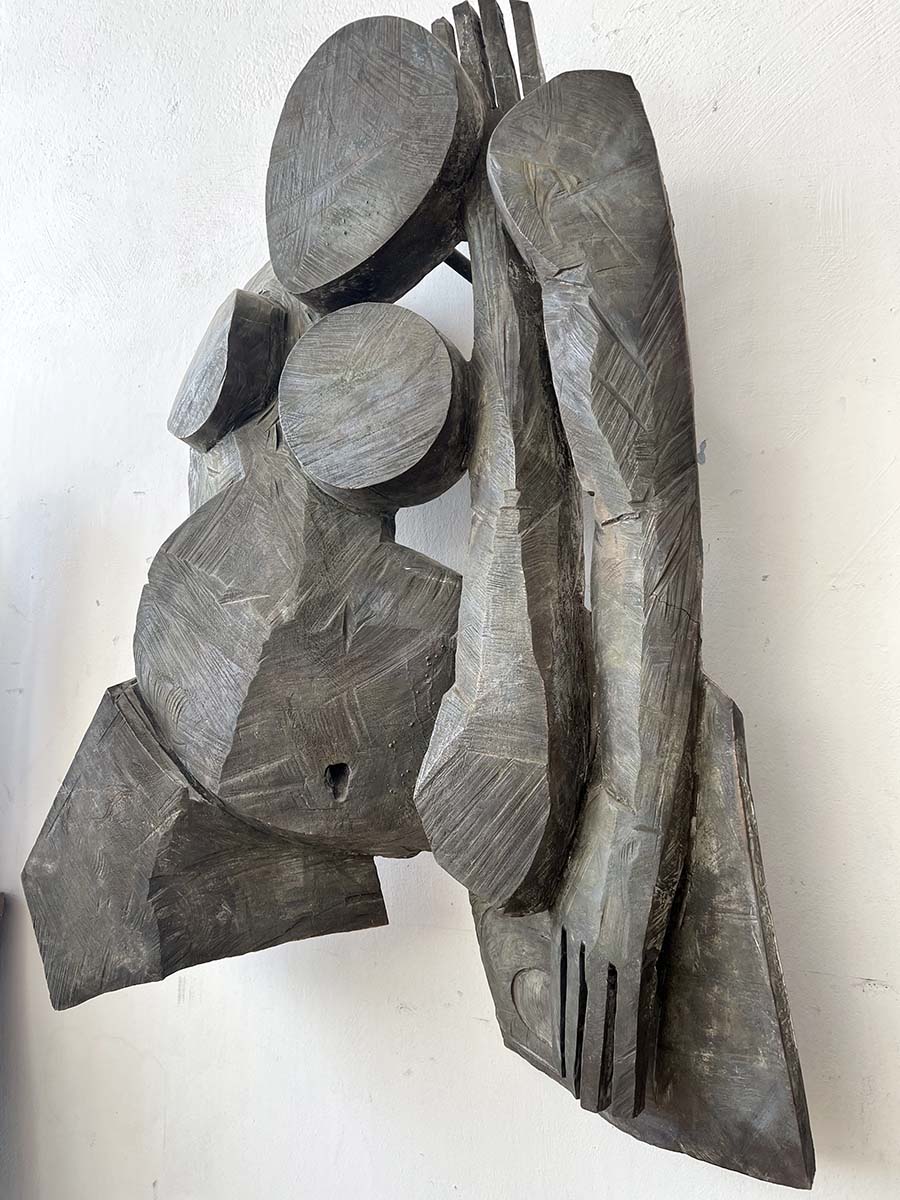 Haut, Bronzeunikat, Relief, Höhe 118cm